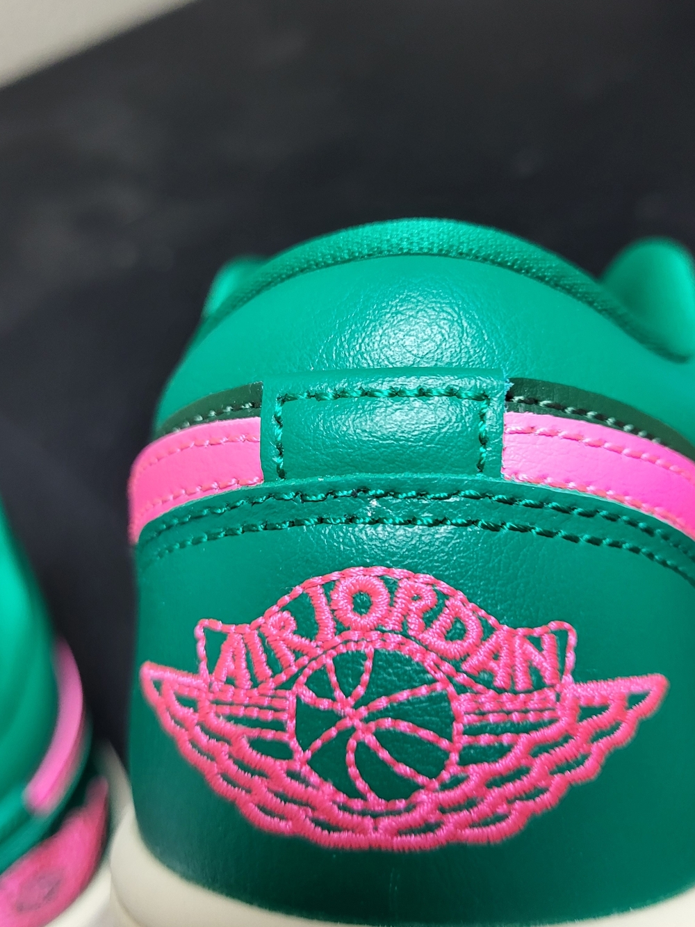 *NEW* Nike Air Jordan 1 Low Malachite Pink Blast DC0774-300 Women's Size 8.5 - Picture 7 of 11